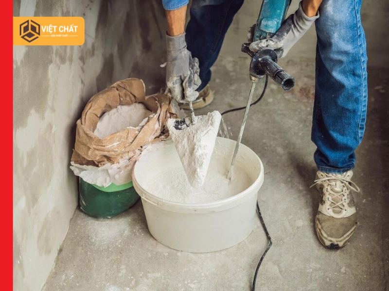 Có nên trộn xi măng với keo dán gạch không?