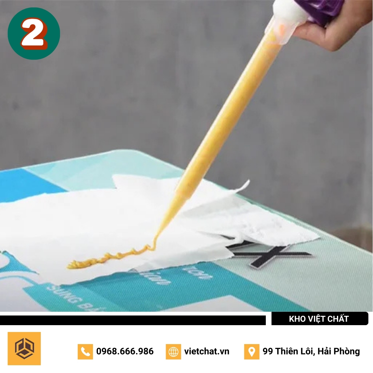 Tiến hành bơm keo