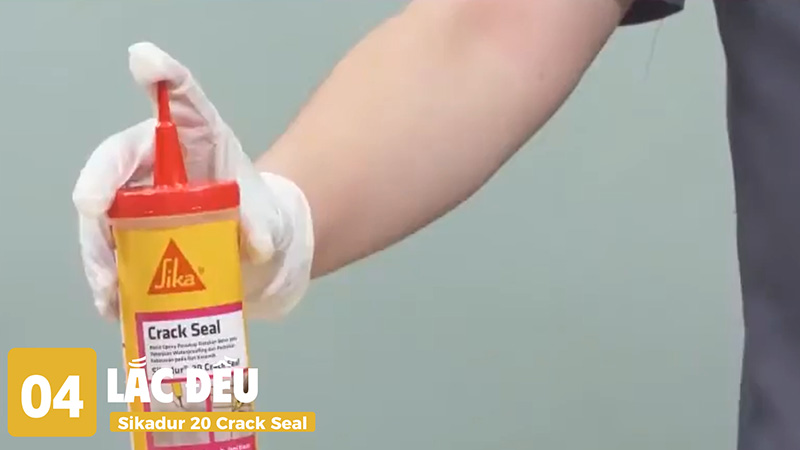 Hướng dẫn thi công keo trám vá Sikadur 20 Crack Seal - Bước 4: Lắc đều hỗn hợp