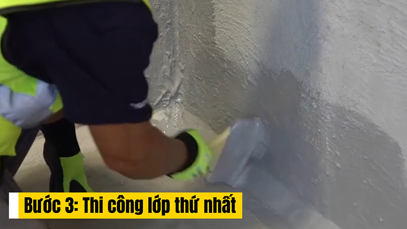 Hướng dẫn thi công màng chống thấm tường gốc Acrylic SikaCoat Plus: Bước 3: Thi công lớp thứ nhất